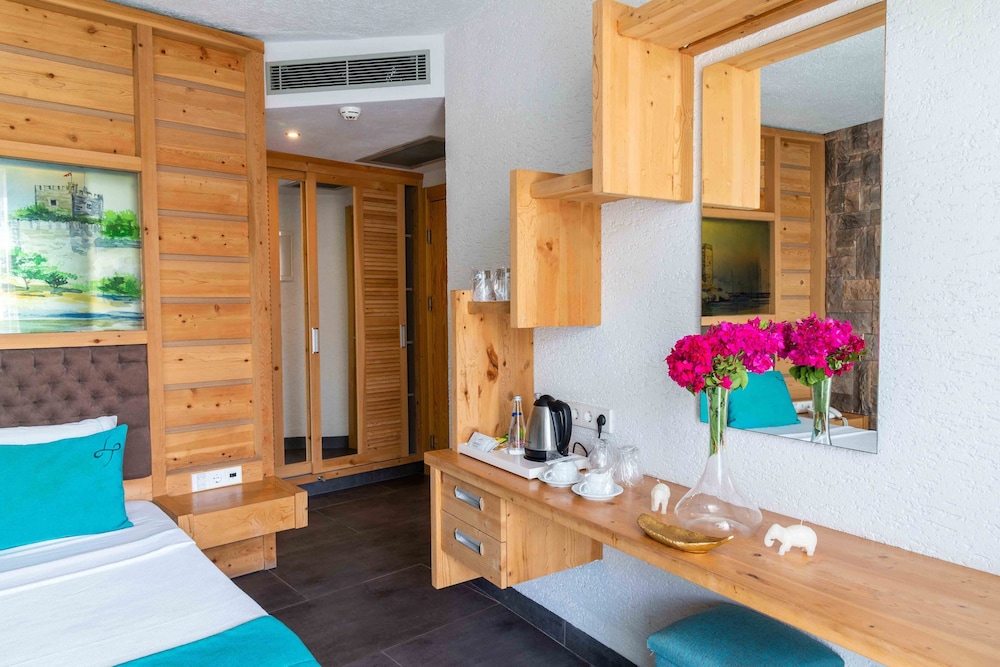 Comfort Double or Twin Room, 1 Bedroom, Balcony, Garden View photo 1