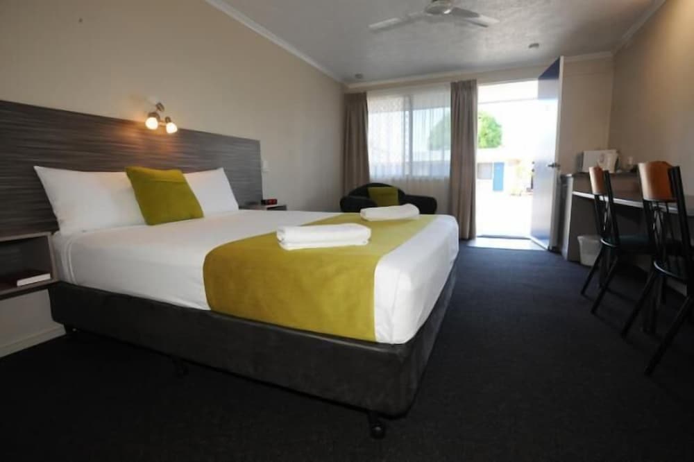 Standard Room, Non Smoking (Standard Queen Room) photo 3