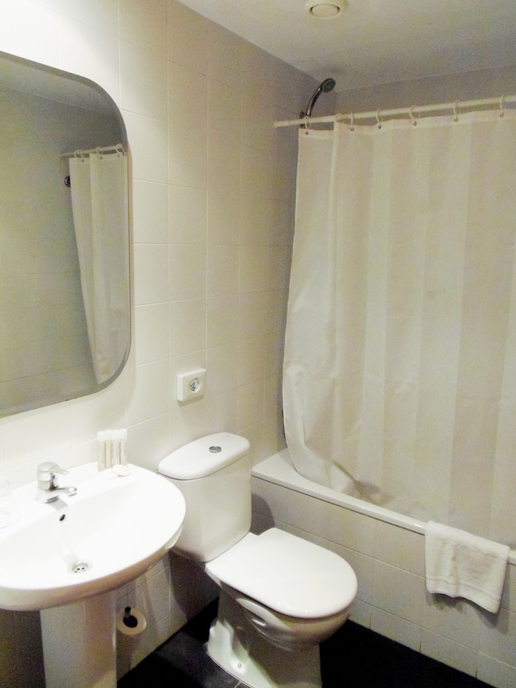 Basic Interior (Queen Size Bed) photo 2