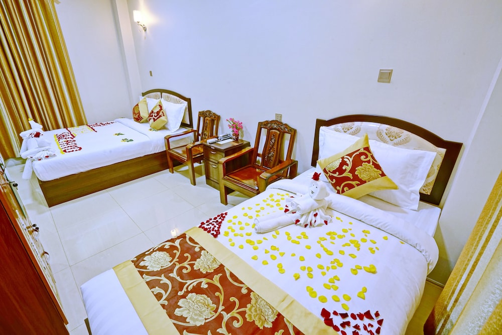 Deluxe Triple Room, 1 Bedroom, City View photo 2
