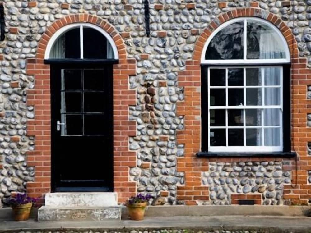 Standard Cottage, Private Bathroom (Mrs Page)