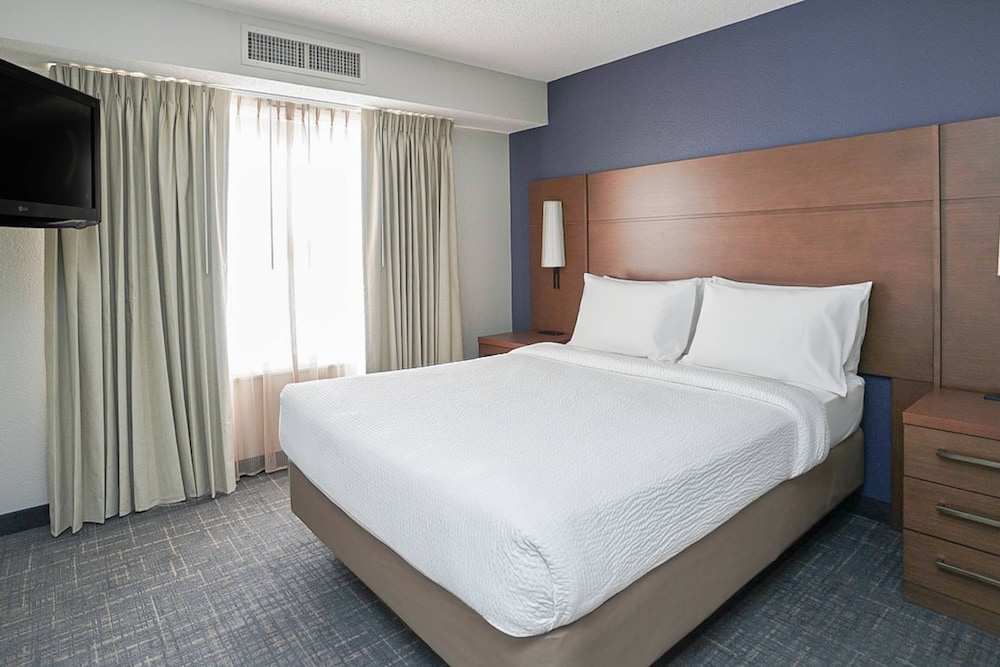 Suite, 1 Bedroom (Mobility Accessible, Roll-In Shower) photo 3
