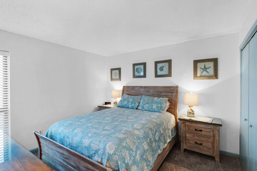 Condo (Edgewater Tower 1 Unit 1206 (3/2.5))