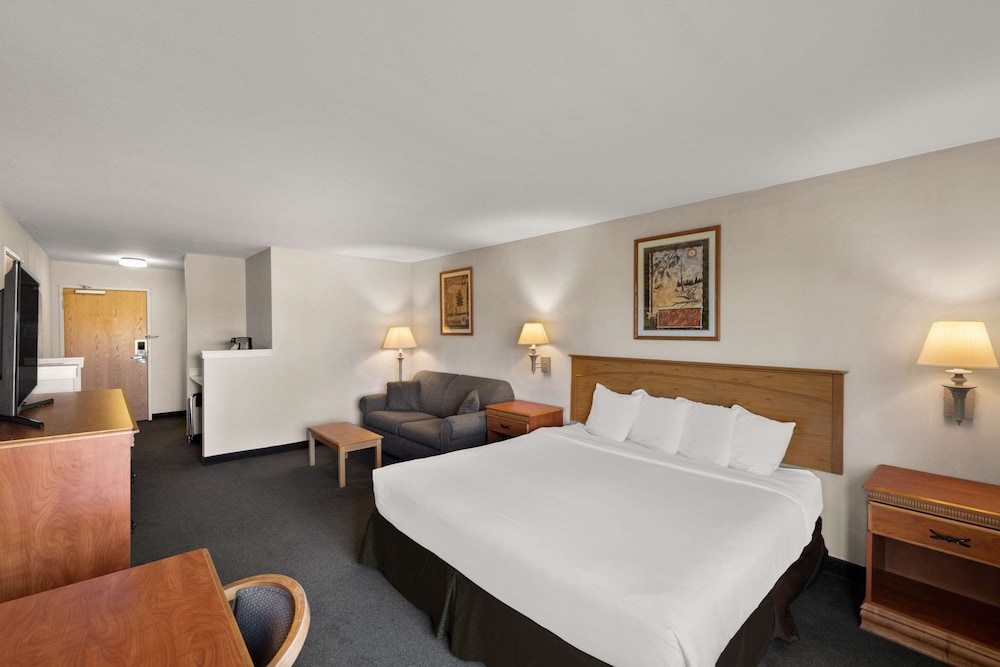 Room, 1 King Bed with Sofa bed, Accessible, Non Smoking - Photo 2