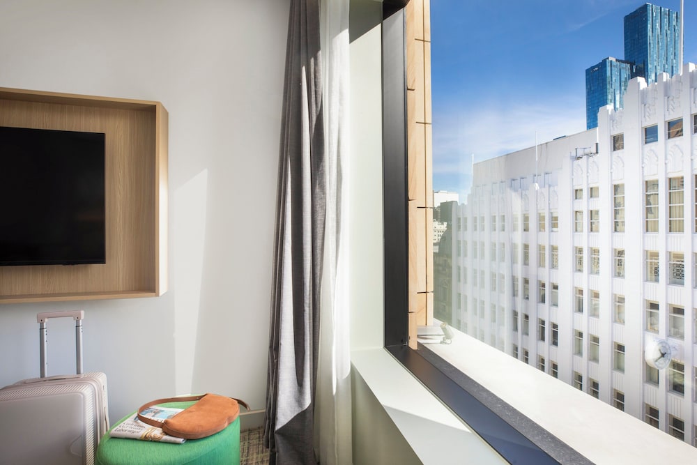 1 King Premium Corner City View