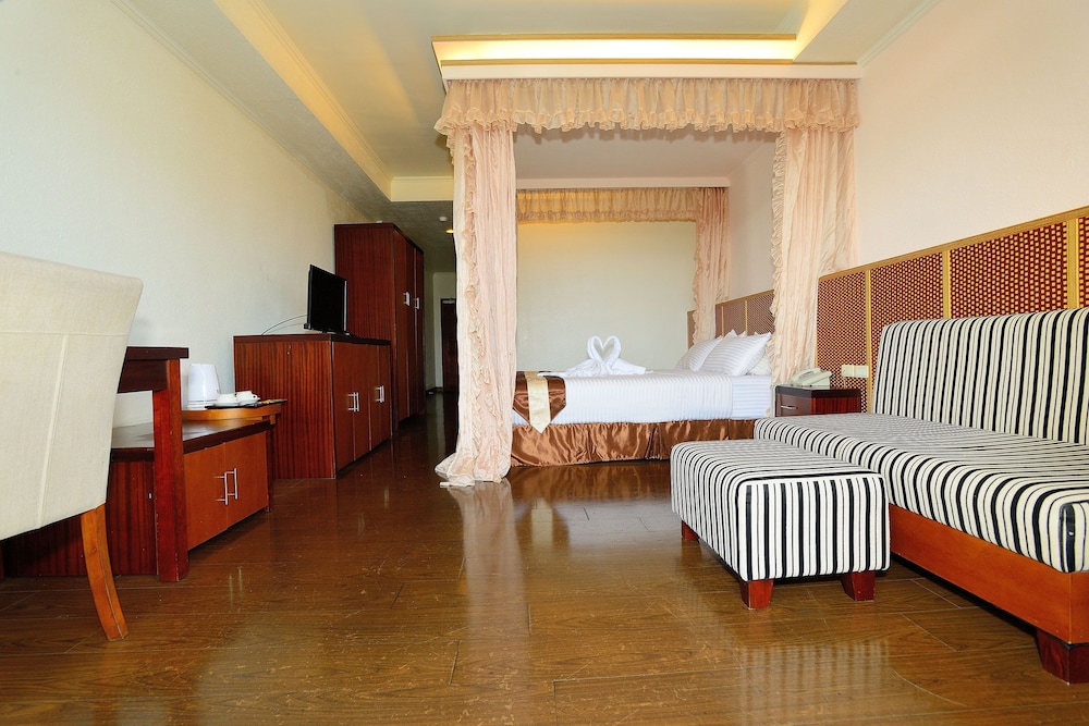Honeymoon Double Room, 1 King Bed, Jetted Tub, Ocean View photo 2