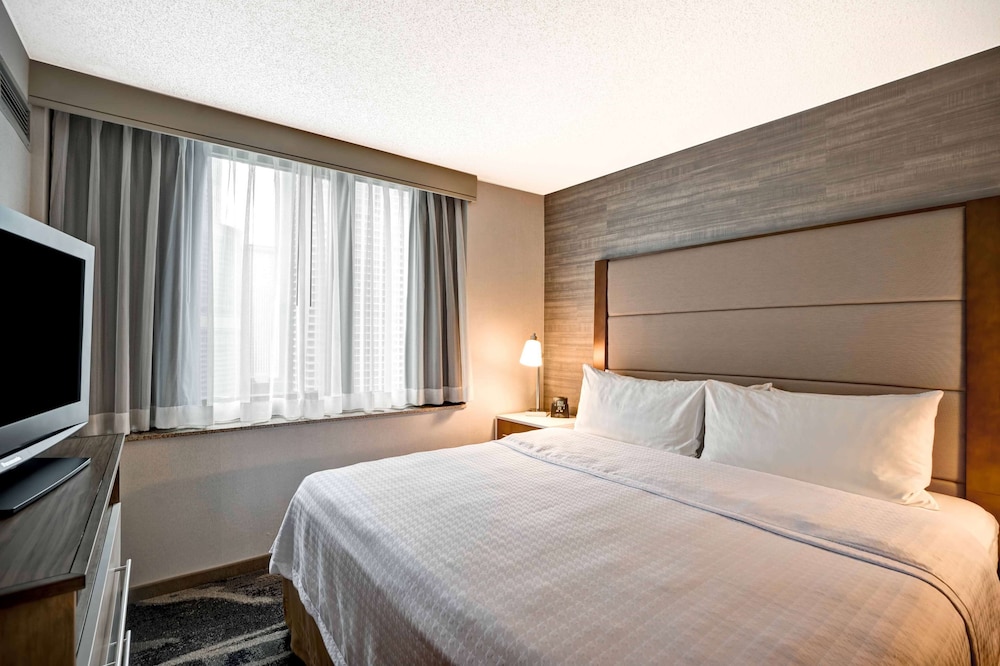 Suite, 1 King Bed with Sofa bed, Accessible, Bathtub