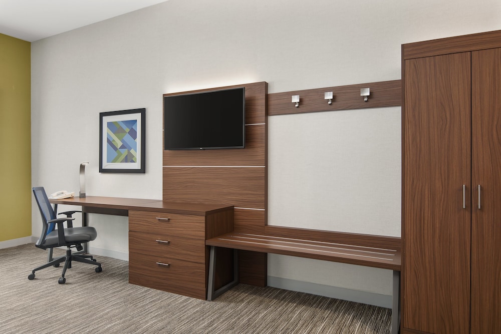 Suite, 1 King Bed, Accessible (Comm Access) - Photo 4