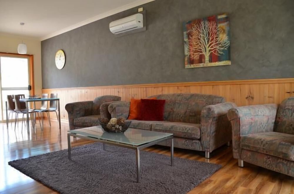 Standard Suite, 2 Bedrooms, Non Smoking, Kitchen photo 3