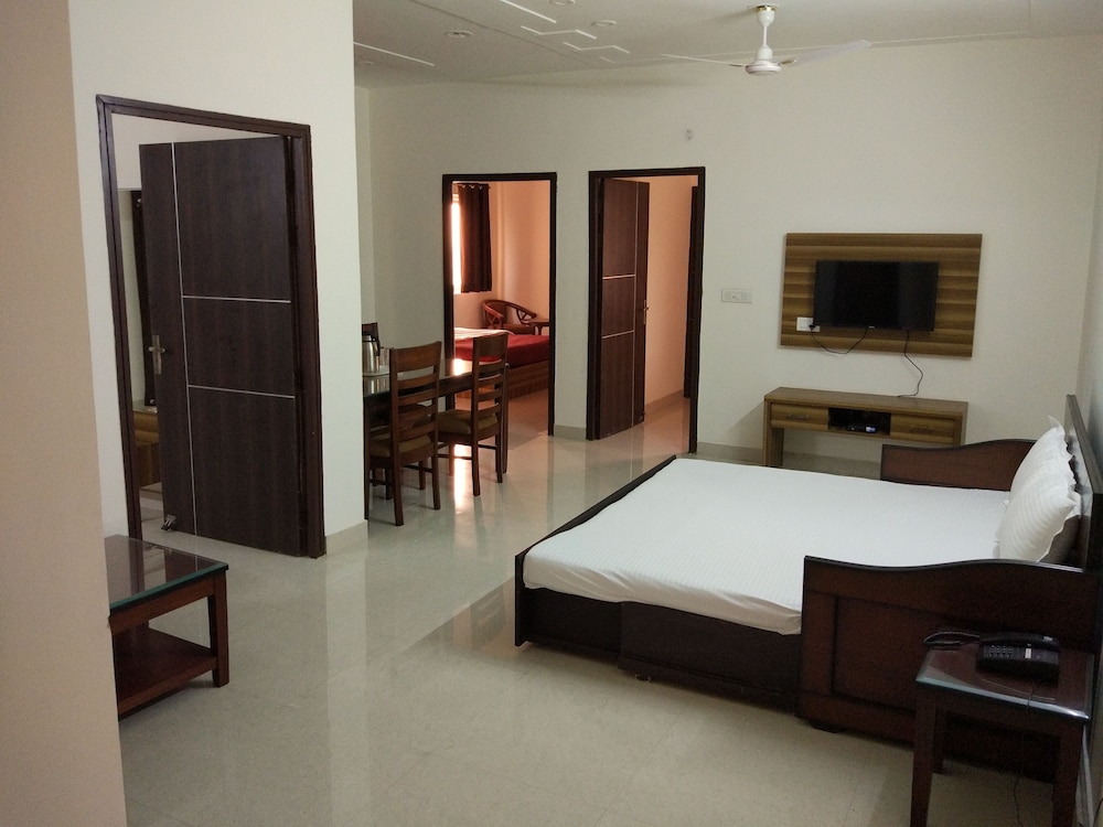Luxury Triple Room, 3 Bedrooms, Accessible, City View photo 1