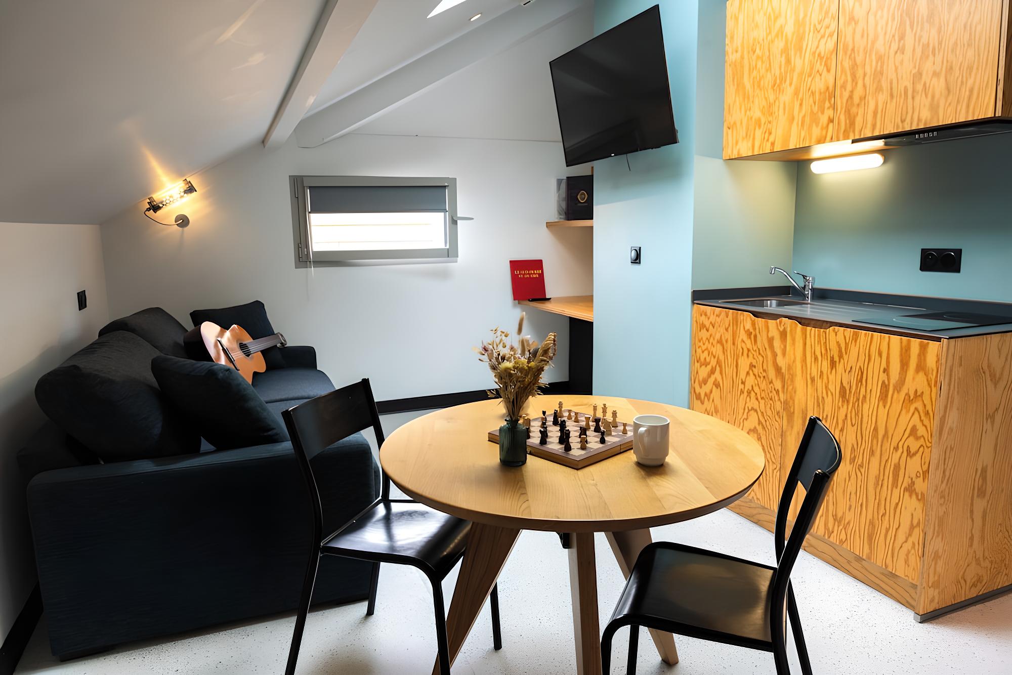 Cozy kitchen for unforgettable culinary experiences.
