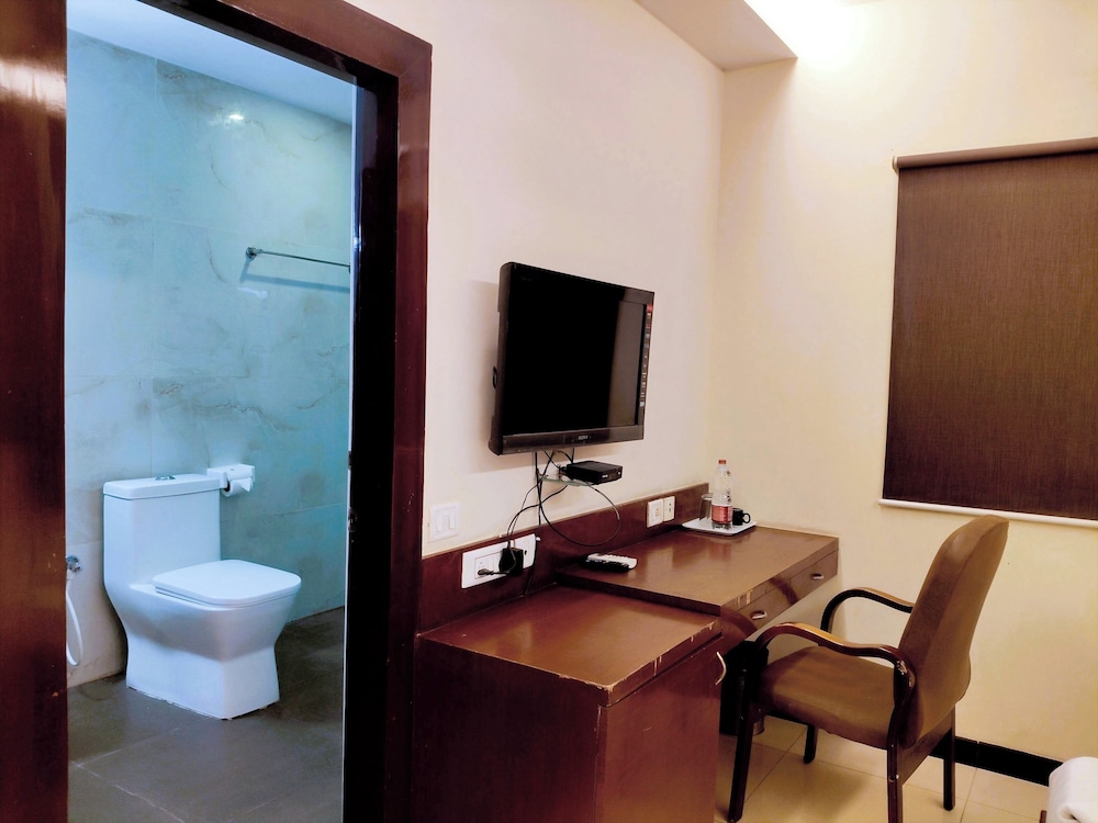 Deluxe Room - Photo 23