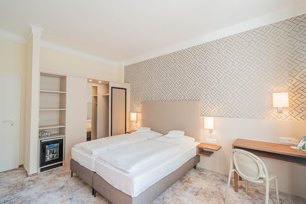 Premium Room, 1 King Bed with Sofa bed photo 2