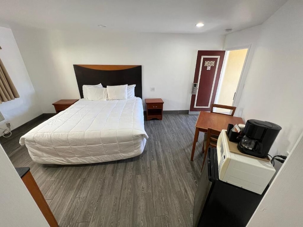 Deluxe King Room photo 2