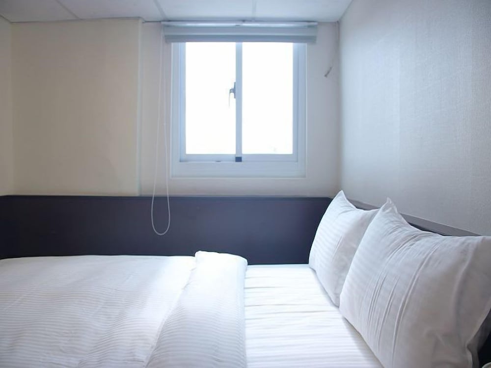 Economy Double Room photo 1