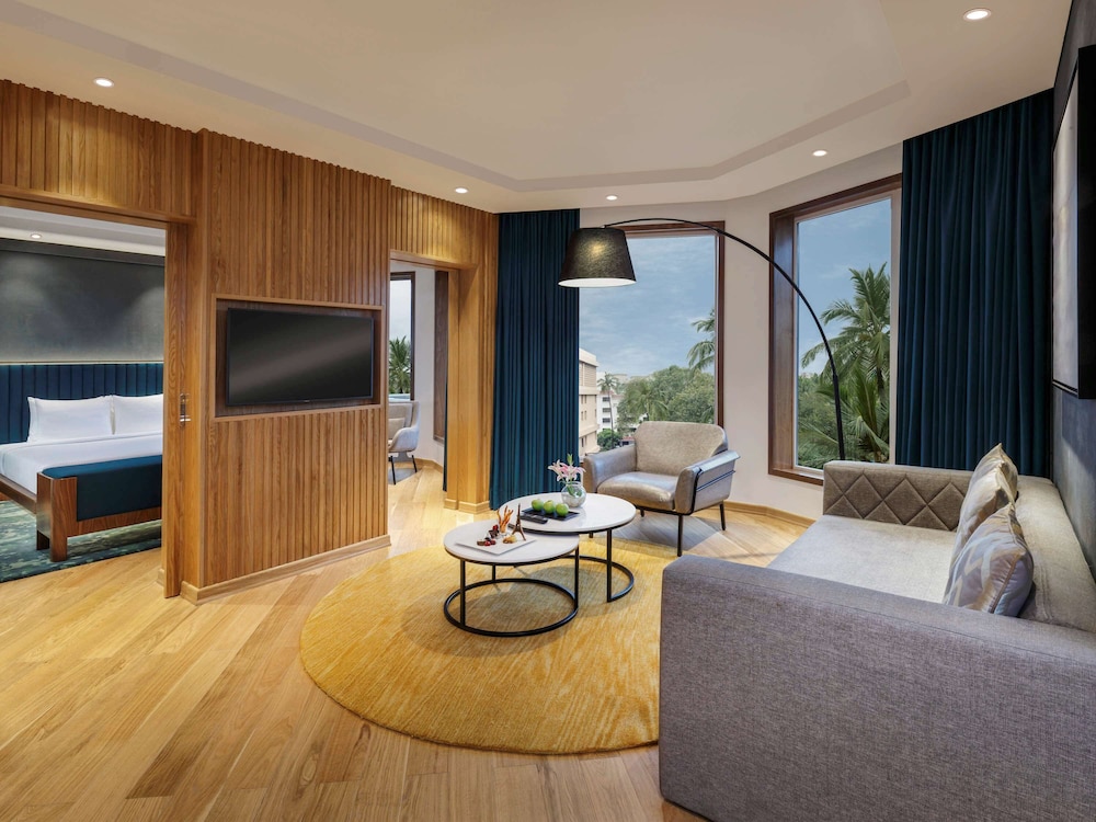 Executive Suite, City View, 1 King Bed, Club Lounge Access - Photo 9