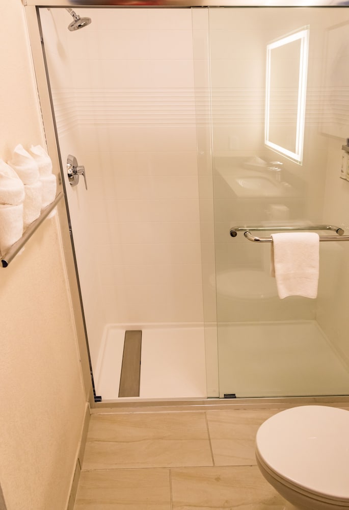 Studio Suite - Photo 13