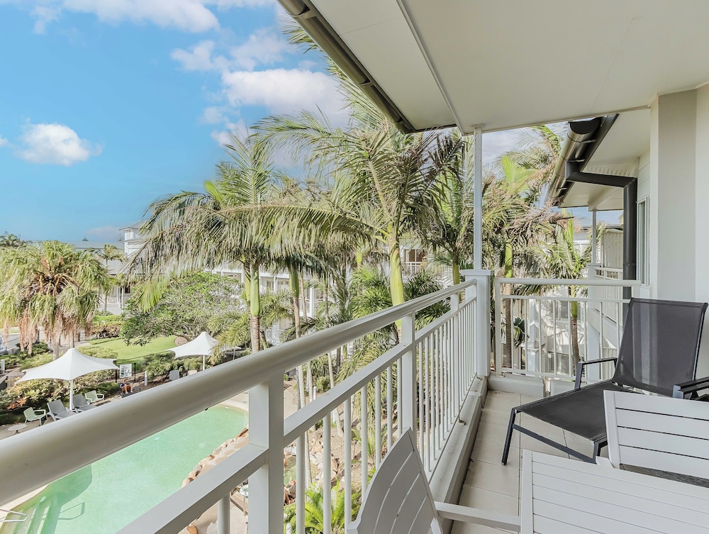 Two Bedroom Dual-Key Spa Suite with Pool View