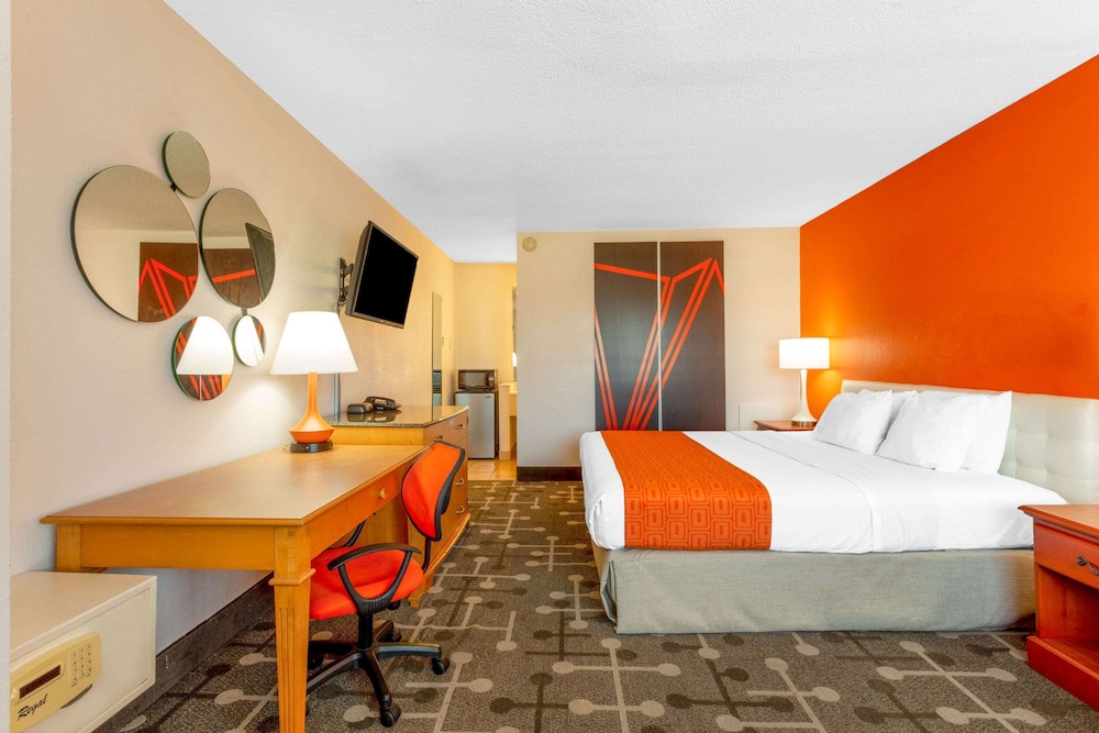 Standard Room, 1 King Bed, Smoking photo 1
