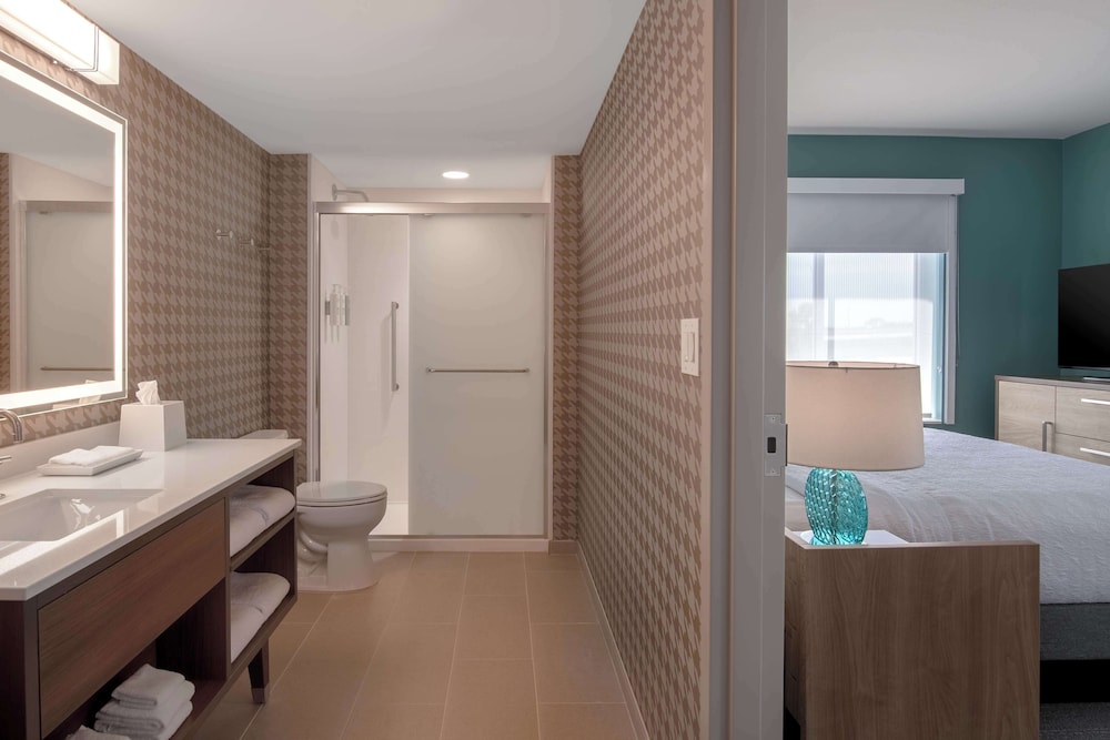 Suite, 1 Bedroom - Photo 11