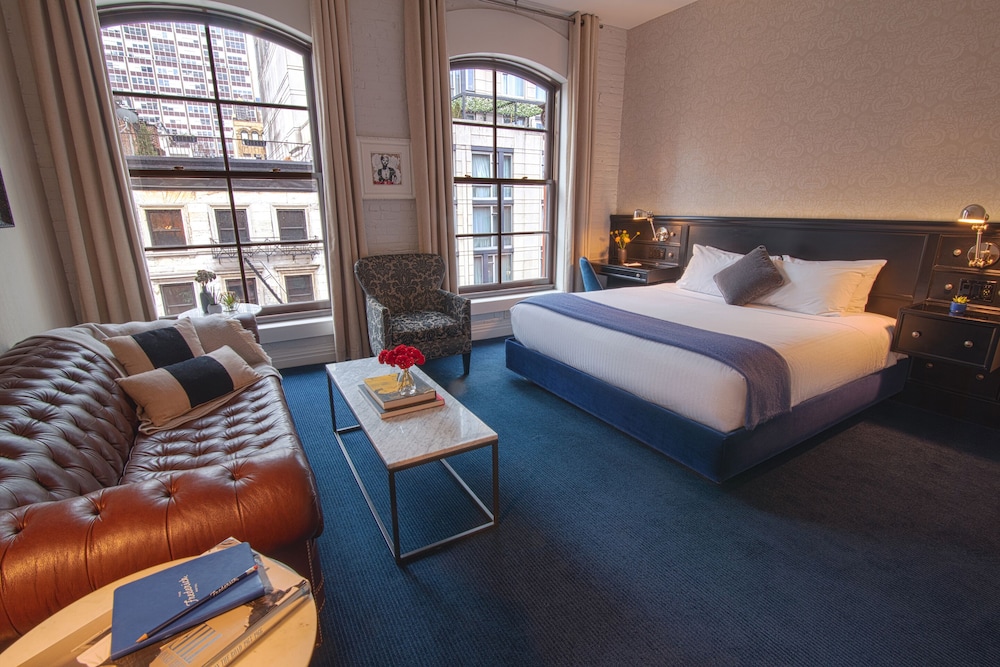 Junior Suite 1 King Bed photo 1