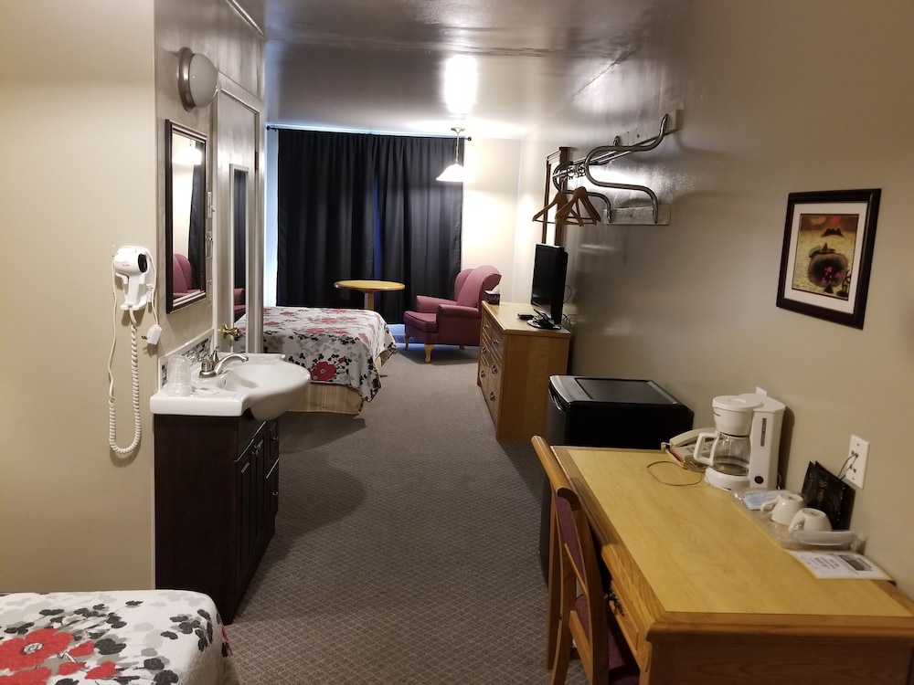 Room, 2 Queen Beds, Smoking photo 2