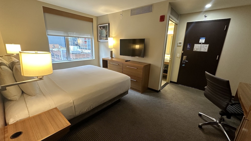 Room, 1 King Bed (High Floor) photo 3