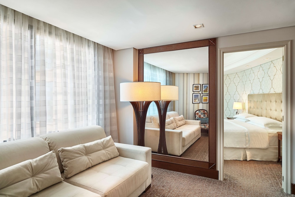 Suite, 1 Bedroom - Photo 14