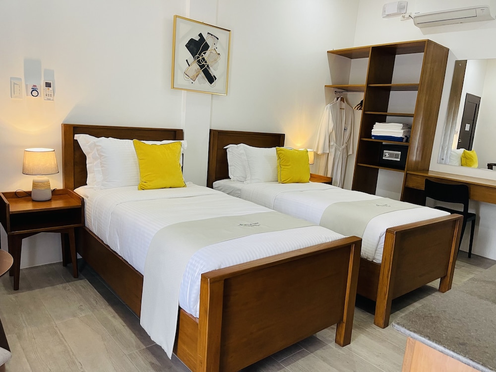 Standard Twin Room - Photo 8