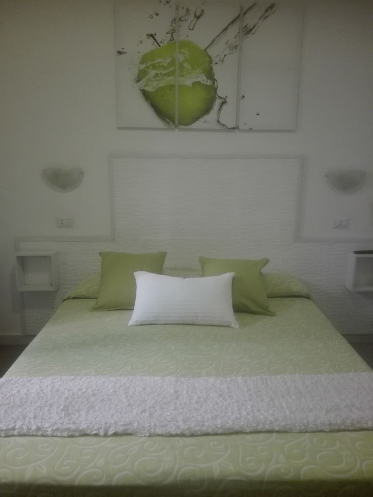 Economy Double Room - Photo 12