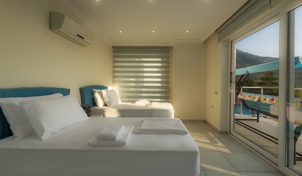 Villa photo 1