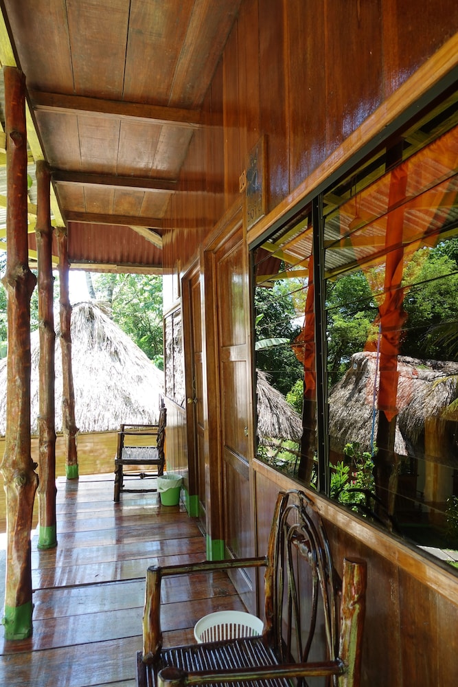 Standard Triple Room, Private Bathroom (1 Double and 1 Single Bed) photo 3