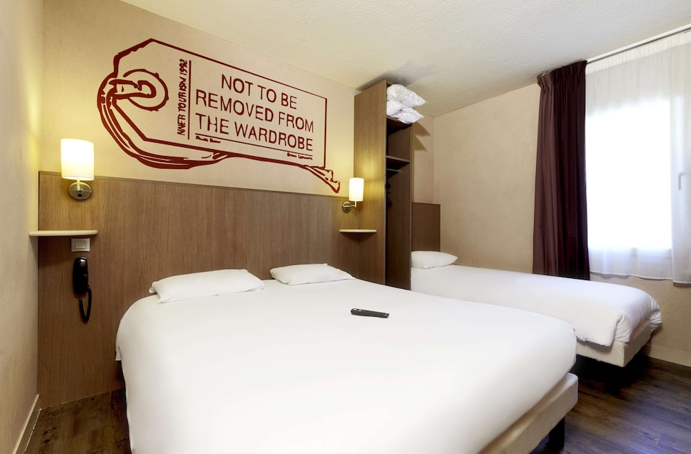 Standard Room, Multiple Beds photo 3
