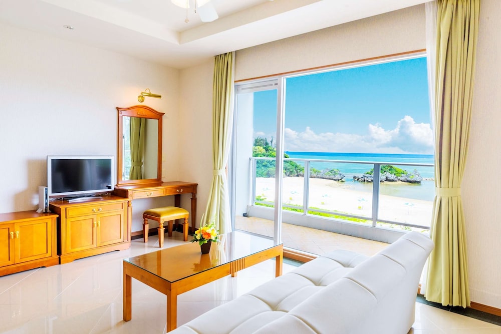 Standard Room, Multiple Beds, Balcony, Ocean View photo 2