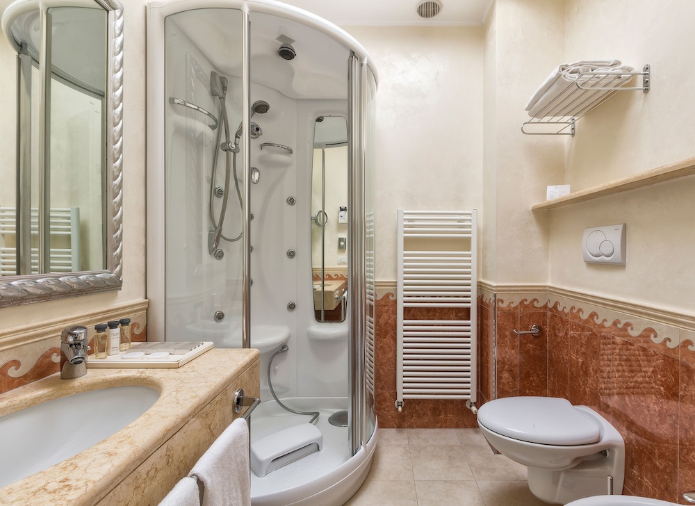 Premium Double or Twin Room - Photo 7