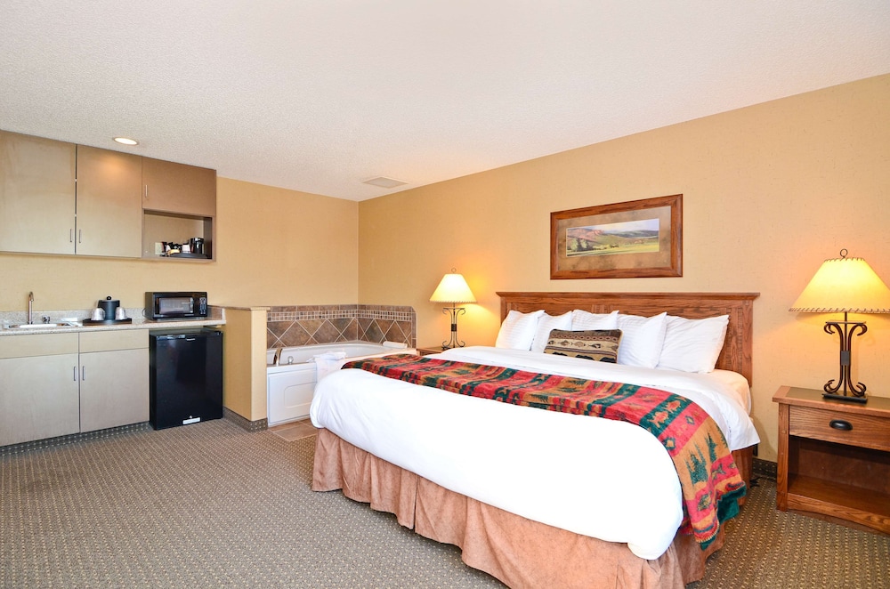 Standard Room, 1 King Bed, Non Smoking, Jetted Tub (Heartland Loft) photo 3