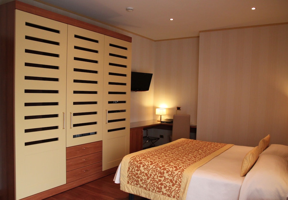 Superior Double Room Single Use, Courtyard View photo 1