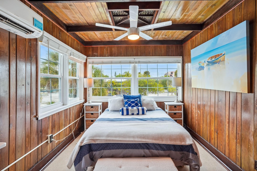 Vichan Queen Bed Room photo 3