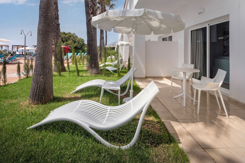 Premium Superior Room Private Garden - Photo 3