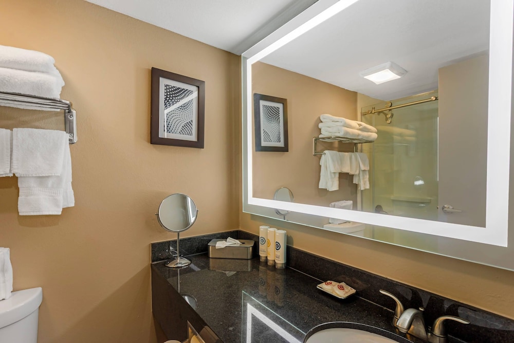Suite, Multiple Beds, Non Smoking - Photo 7