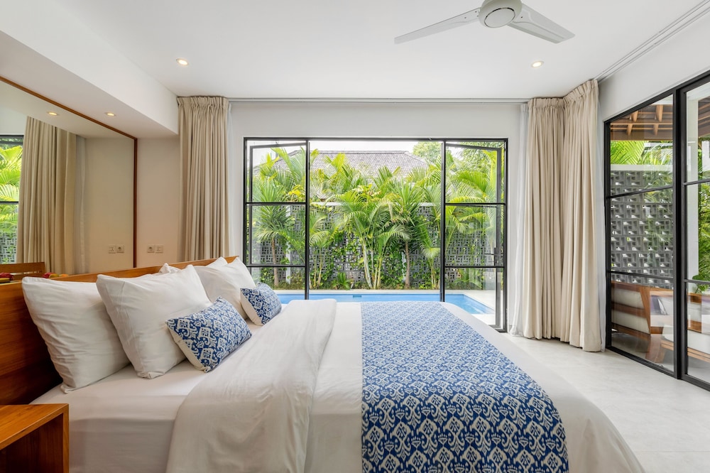 Signature Room, Private Pool, Garden Area