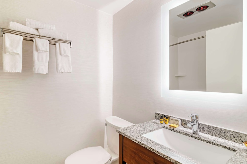 Suite, 1 King Bed, Non Smoking, Jetted Tub - Photo 5