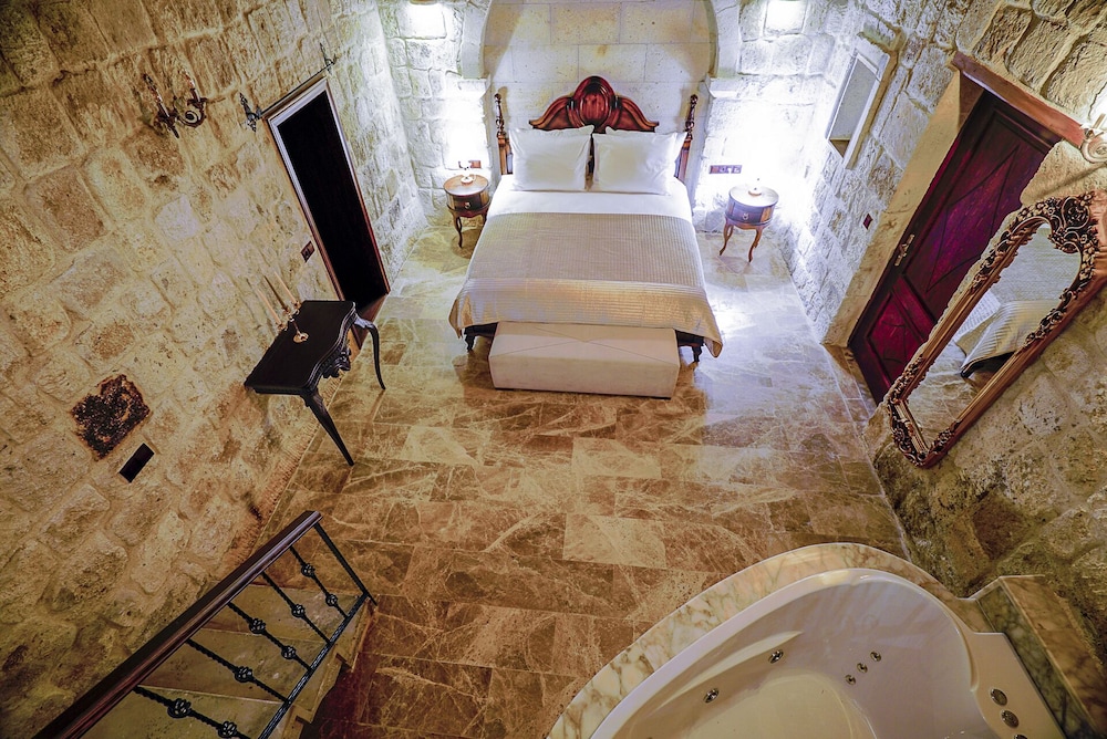 Duplex Cave Suite