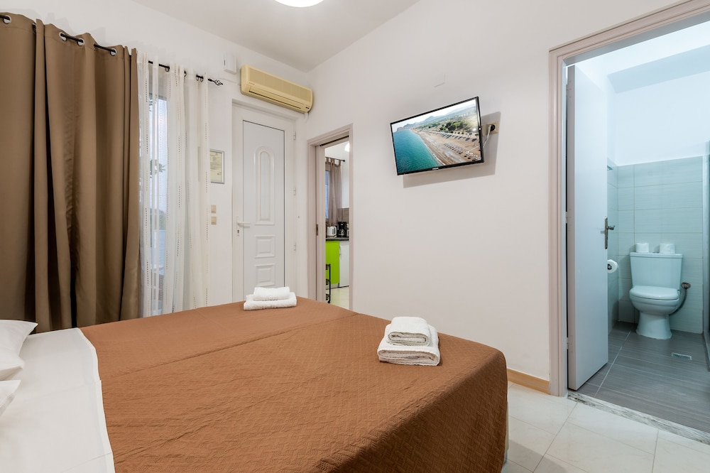 APARTMENT, 1 BEDROOM, VERANDA, COURTYARD-MOUNTAIN VIEW photo 2