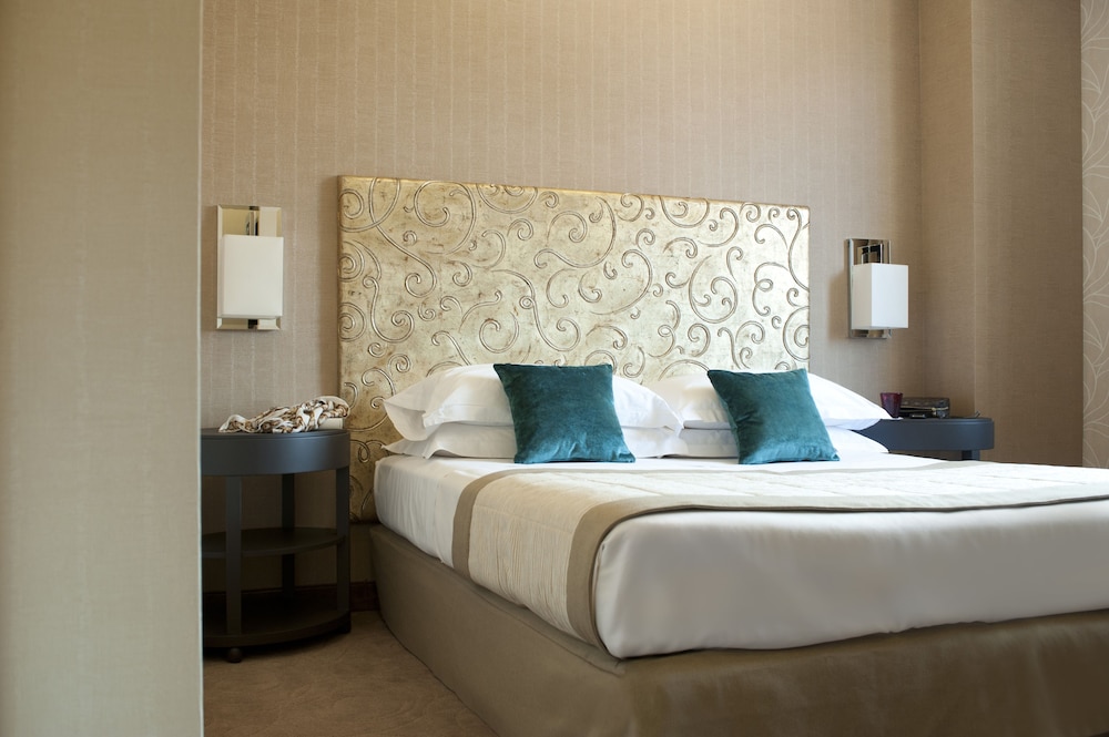 Deluxe Room, City View
