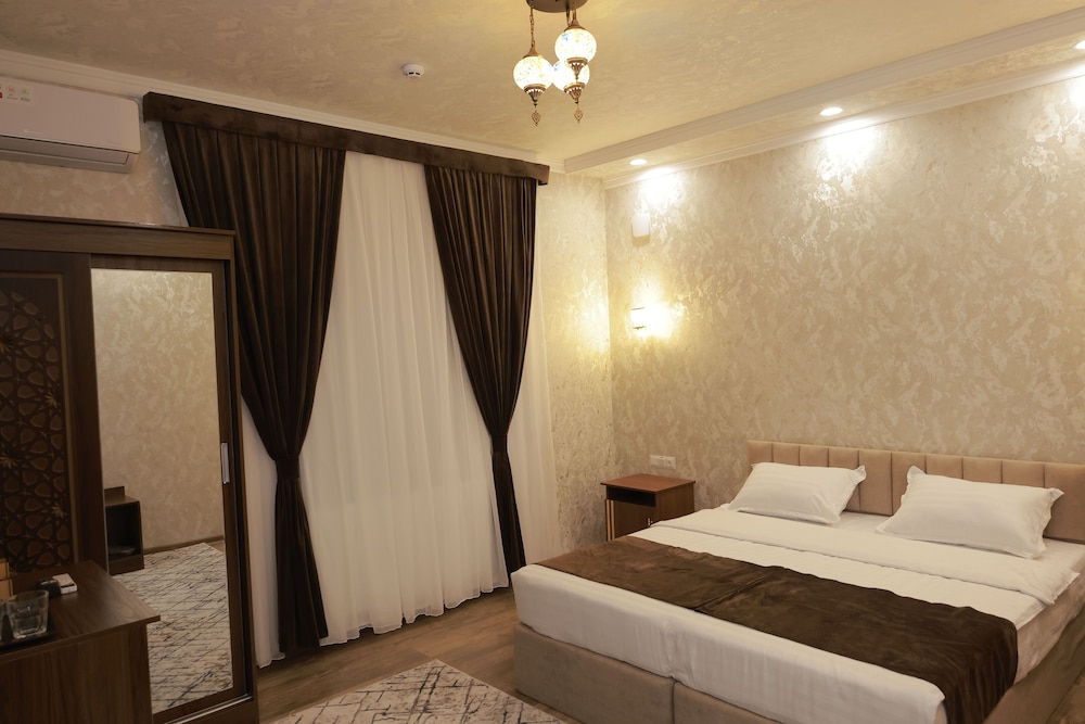 Basic Double Room, 1 King Bed