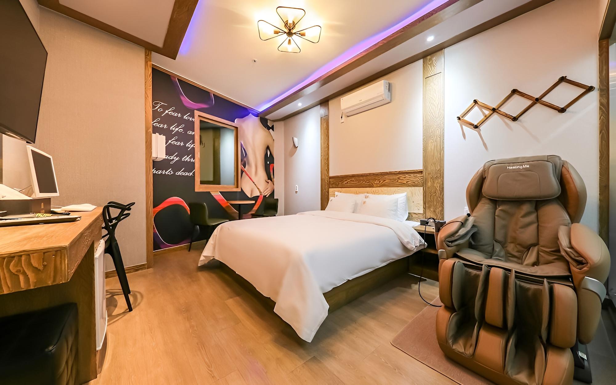 Room (Massage Chair Room) photo 2