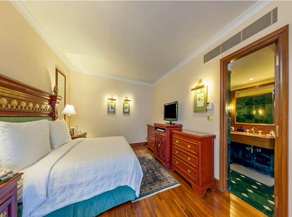Deluxe Suite photo 2