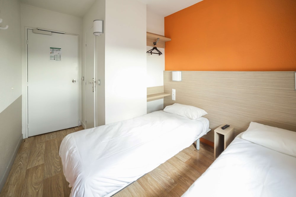 Standard Room, Multiple Beds - Photo 1