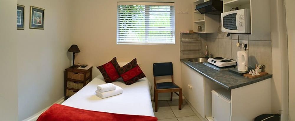 Room (The Sunbird)